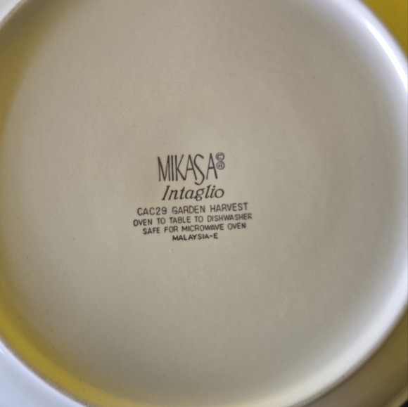 Mikasa Salad Serving Bowl Intaglio Garden Harvest CAC29 Ceramic 10 In Vintage. - Picture 5 of 6